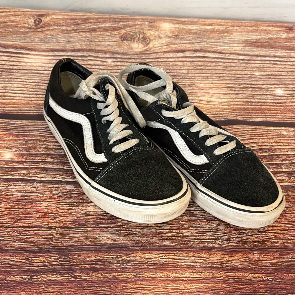 Vans Men's Classic Black and White Sneakers